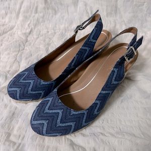 Wow people with these cute and comfortable Vionic wedge sandals. Originally $80!